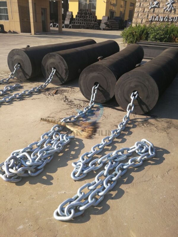 Cylinder-shaped Rubber Fenders with Hanging Chains