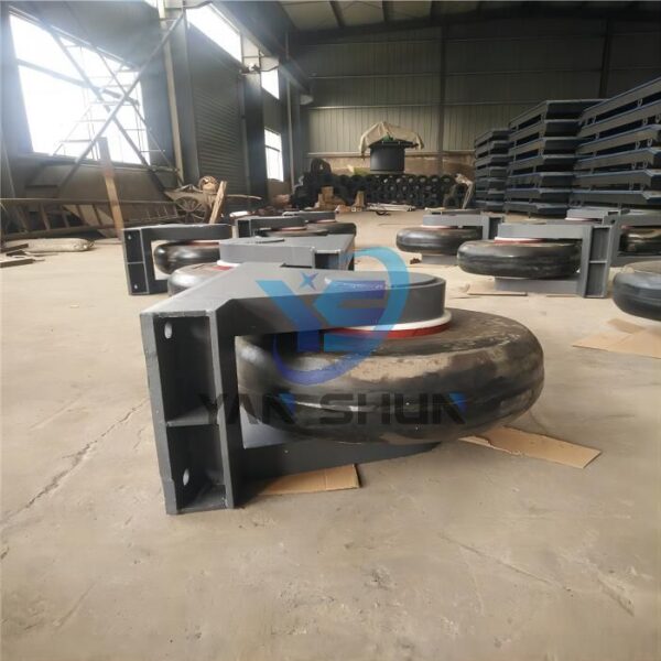 Roller Type Rotating Rubber Fenders Yan Shun Marine factory in China